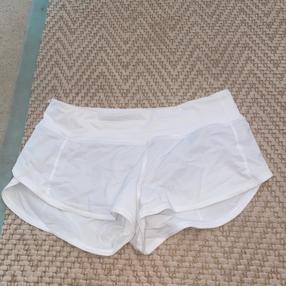 white lulu lemon speed up shorts